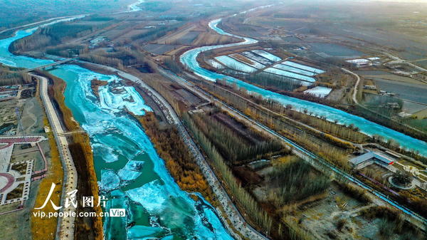 新疆：开都河冰化开河
